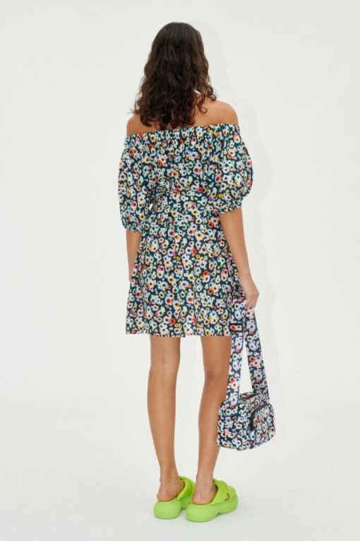 Embroiderystories.shopc195038983 2